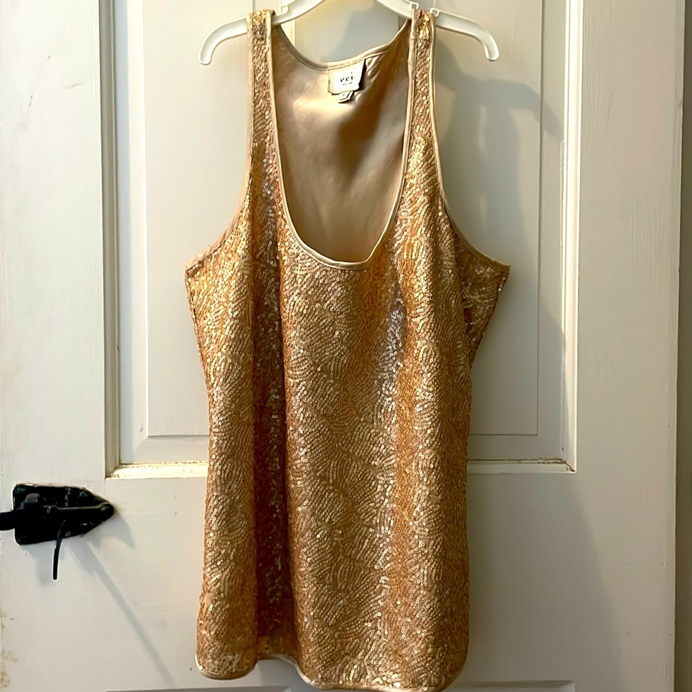 Super sexy and cute sequin top. Size small  ECI New York. Gold tone.